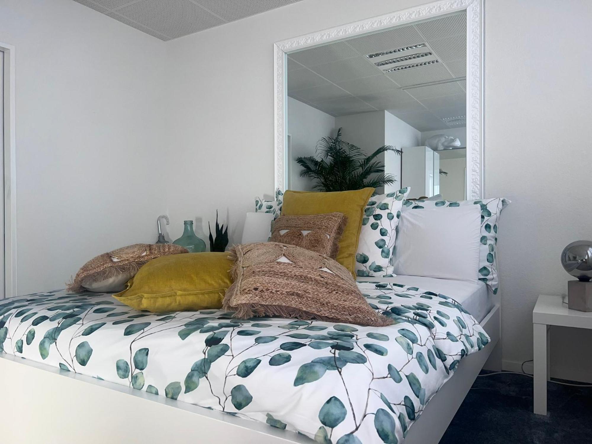 Business Sleeping Place Apartment Rolle Luaran gambar